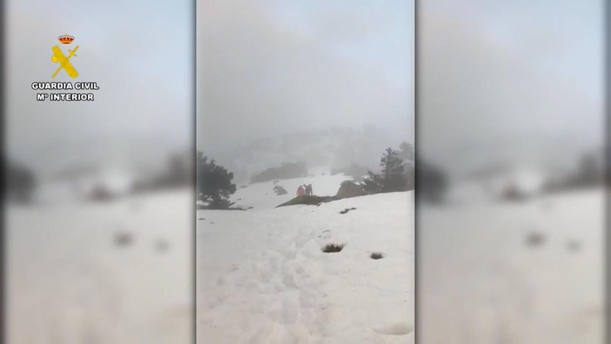 La Guardia Civil rescata a una pareja que se había desorientado en la Sierra de Guadarrama tras haberse perdido entre la niebla