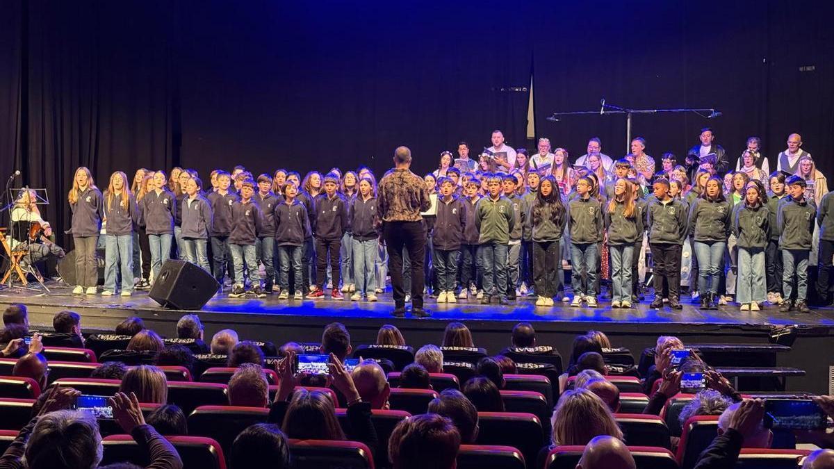 Participantes en el concierto benéfico celebrado en Sueca.