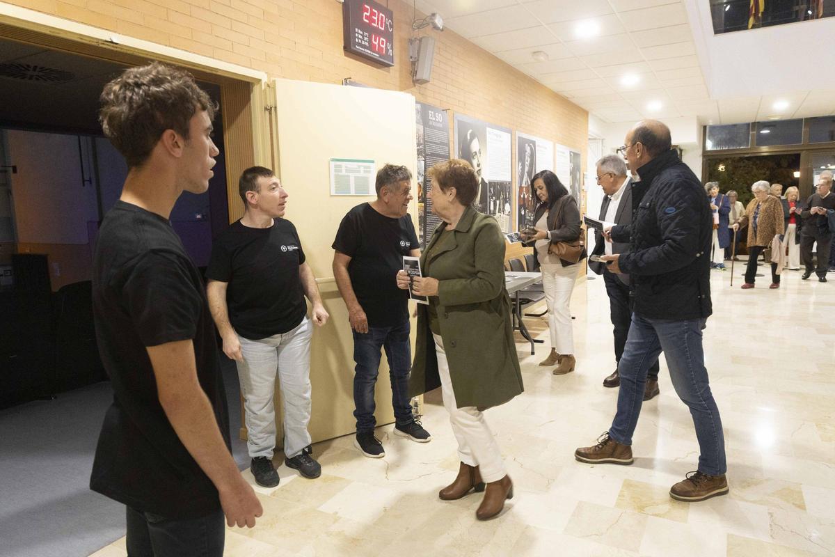 Personas con discapacidad intelectual, acomodadores en la Casa de Cultura de Mutxamel