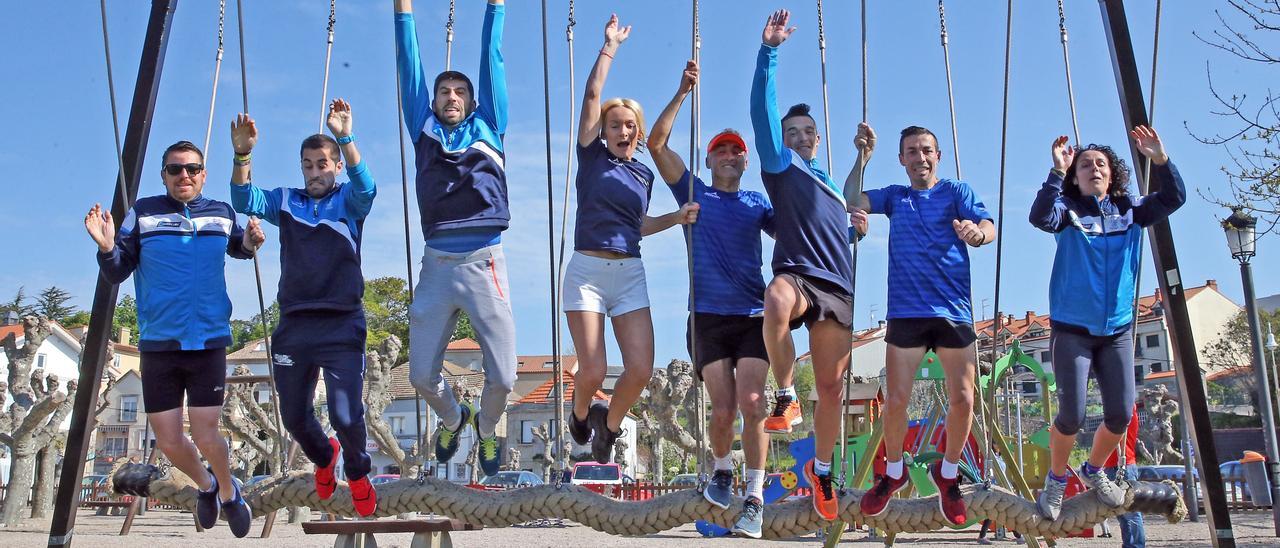 Jesús Alonso, Javier y Ángel Giráldez, Elisabeth Pichón, Joaquín Miniño, Andrés Benavides, Daniel Pazó y Diana Varela en A Ramallosa, tras su entrenamiento del domingo.