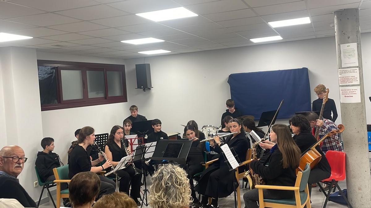 Una actuación musical celebrada durante la semana cultural.
