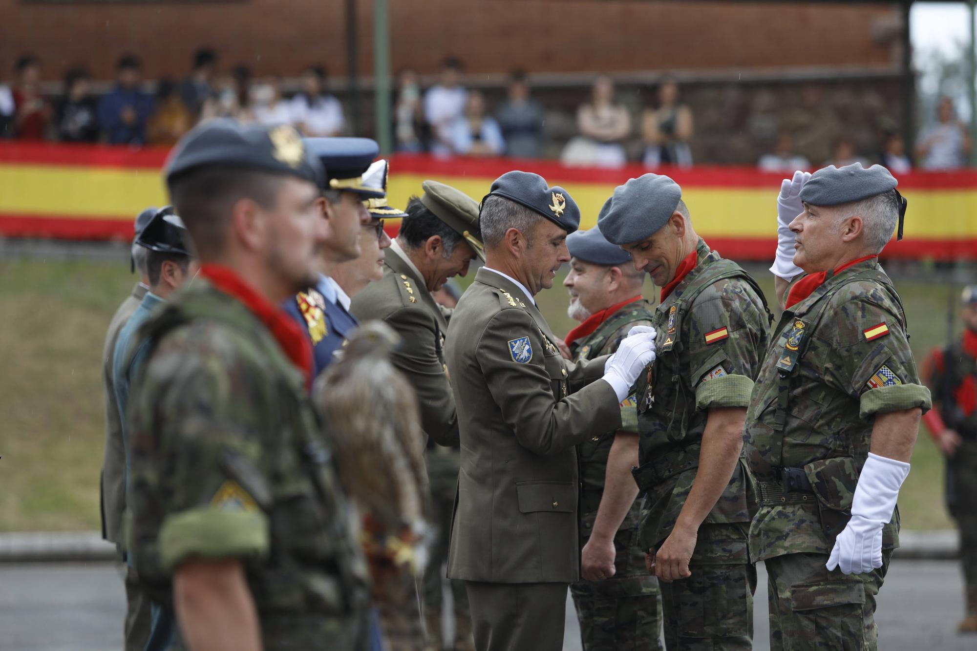 Parada militar en el acuartelamiento "Cabo Noval"