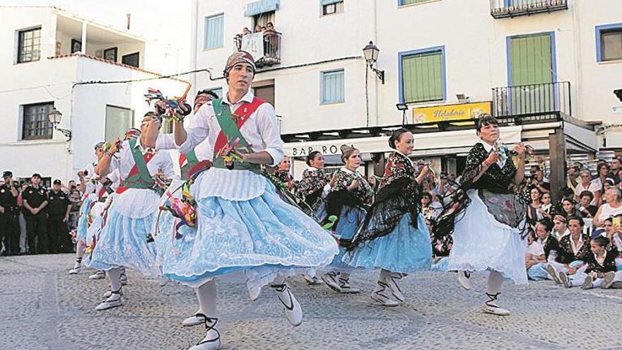 Peñíscola revive las tradiciones en el casco antiguo con la primera jornada de la patrona