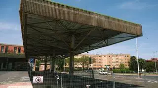 Comienza la retirada del techo metálico de la antigua estación