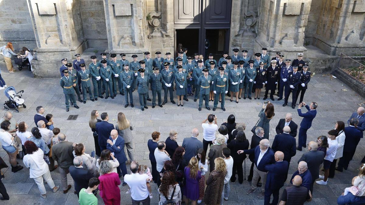Imágenes del homenaje de la Guardia Civil a la Virgen del Pilar en el convento de San Francisco