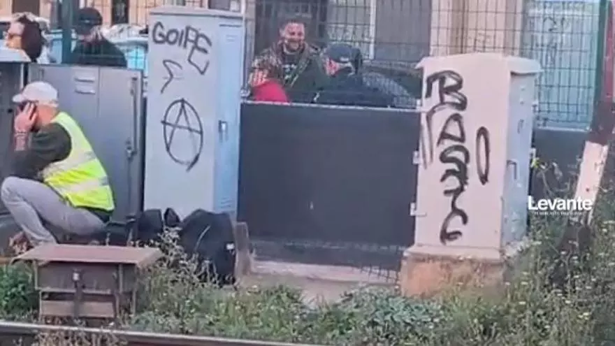 Hartazgo en Alfafar por una nueva avería en las barreras del paso a nivel