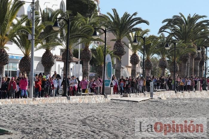 Un 'SOS' gigante para el Mar Menor formado por escolares en Villananitos