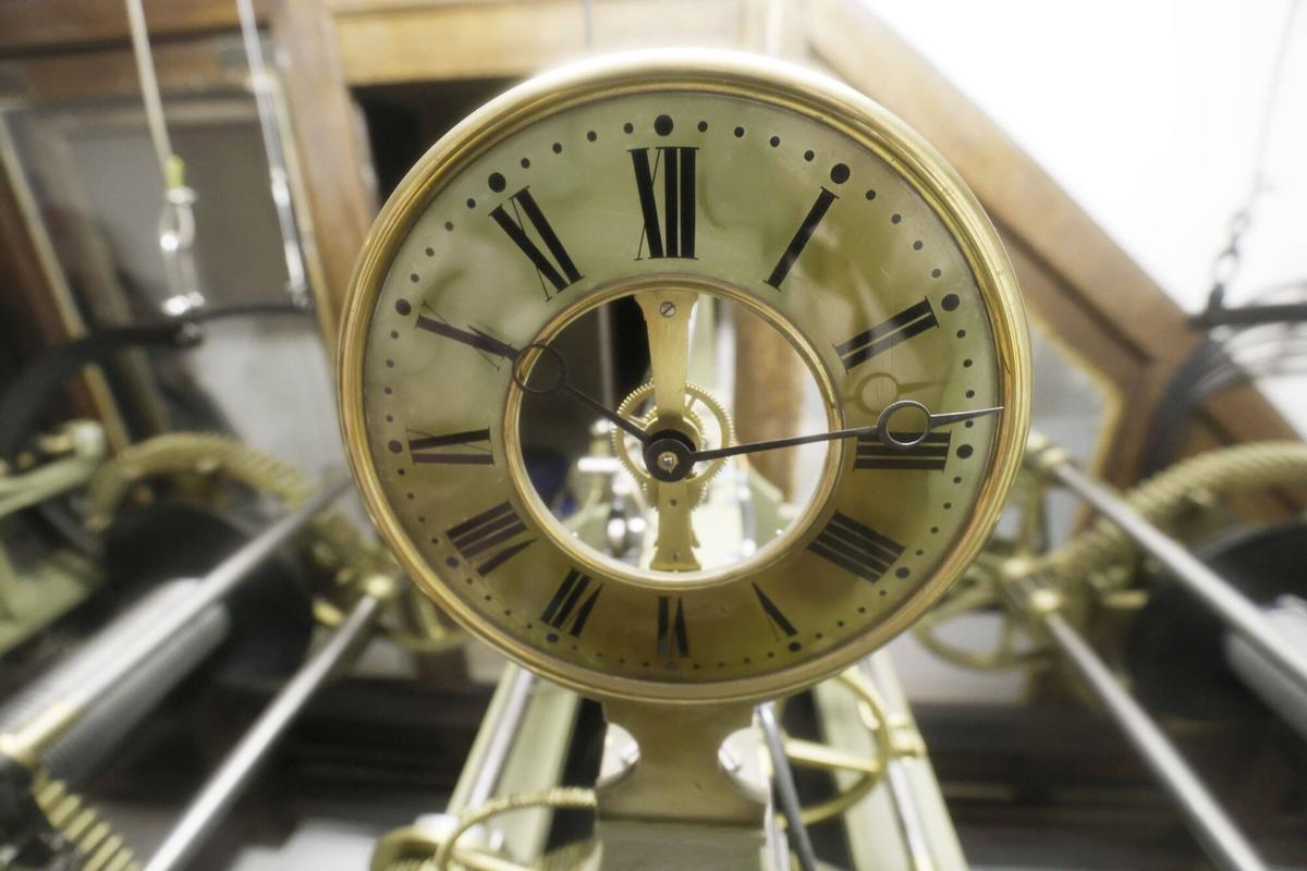 Todo a punto para que el reloj de Cort dé las campanadas