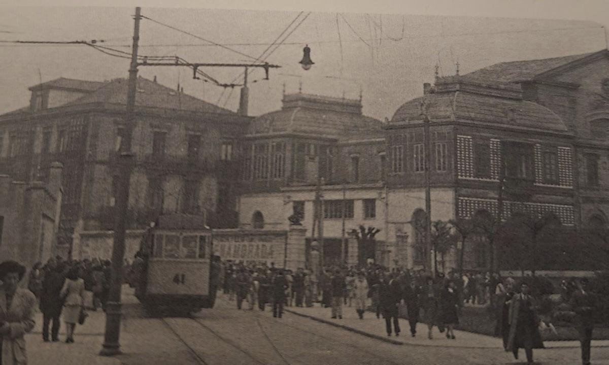Ambiente en los alrededores del cine Campos Elíseos. |