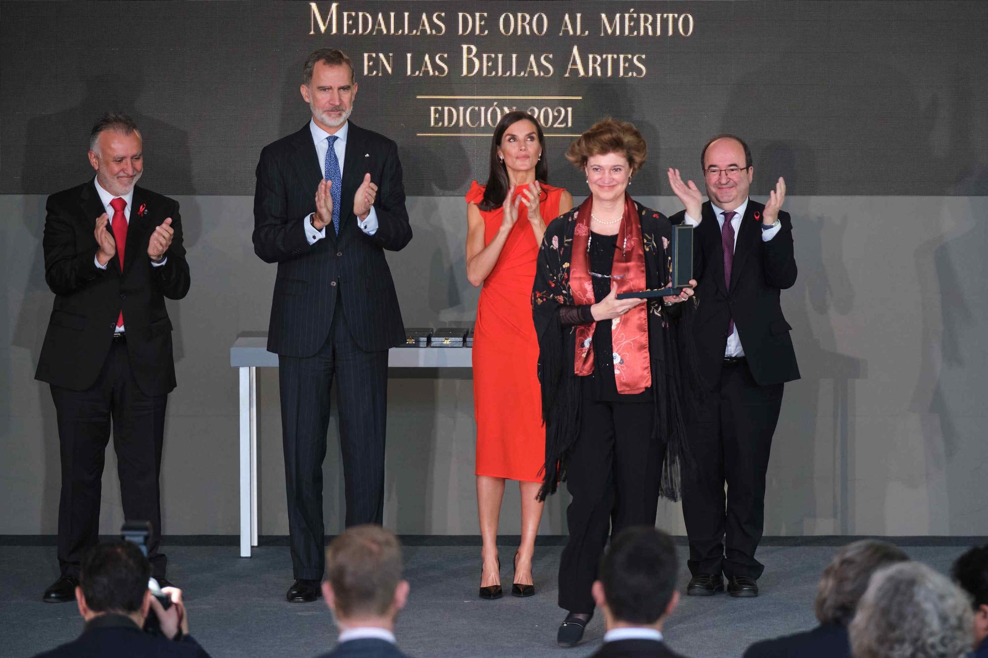 Los Reyes entregan en las Islas las Medallas de Oro al Mérito en las Bellas Artes a 32 personalidades de la cultura