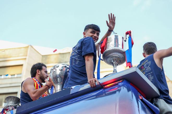 ¡De locos! Las mejores imágenes de una ciudad entregada al Barça