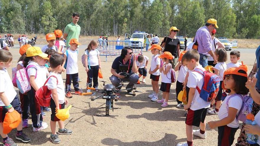 300 escolares visitan la Academia de Seguridad