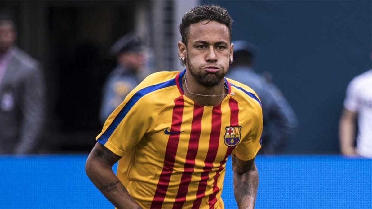 Neymar, durante el calentamiento