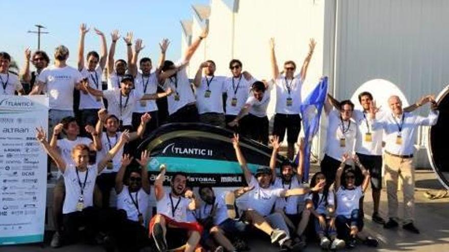 El equipo de Hyperloop UPV al completo, tras la competición en Los Ángeles.