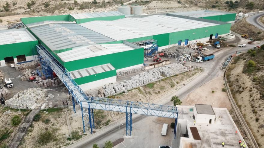La planta de El Campello es la primera de la provincia en cumplir con la recuperación de residuos