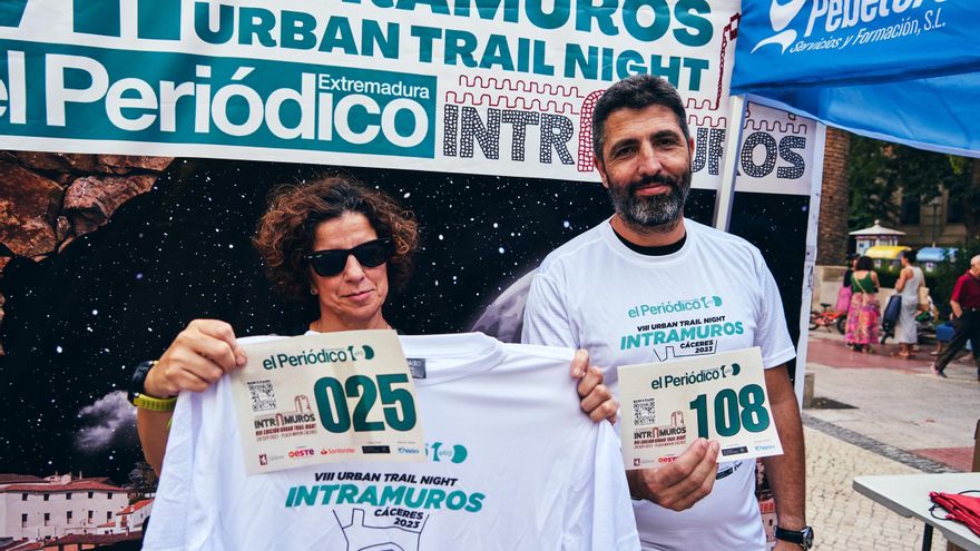 Los 500 corredores de la Intramuros recogen sus dorsales en Cánovas