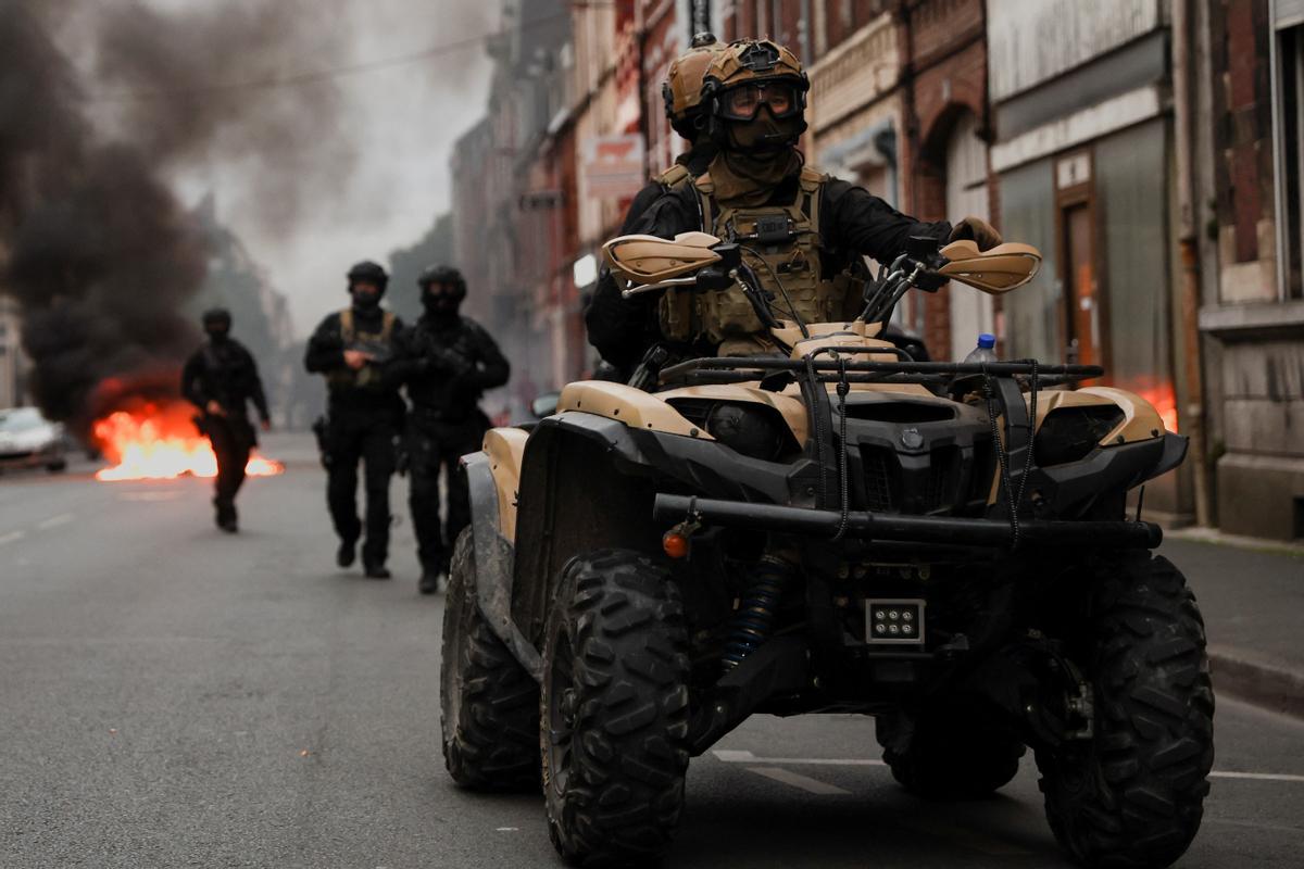 Los disturbios se extienden por Francia en la cuarta noche de protestas. Despliegue de policías en Lille