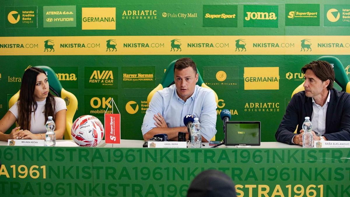 Oriol Riera durante su presentación