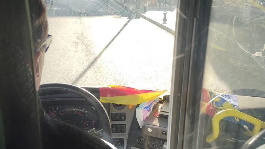 Una &#039;senyera&#039; valenciana en un autobús de Madrid