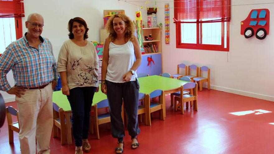 Blas Ruzafa visita una de las escuelas de Estepona.