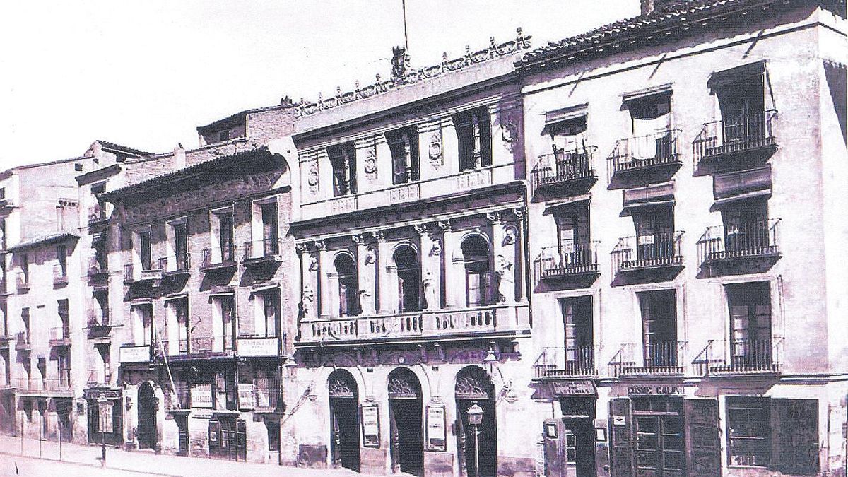Aspecto del Teatro Principal hacia 1870