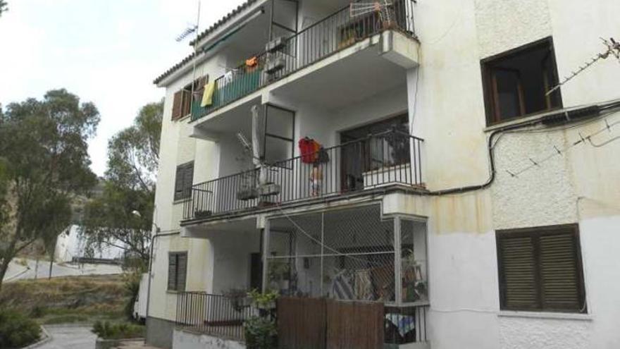 Las viviendas están situadas en este edificio municipal.