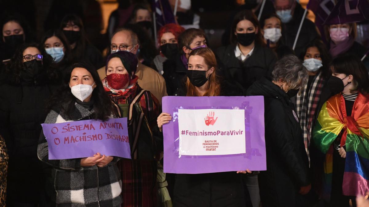 Carteles, ayer, en los actos ciudadanos por el 25-N, Día por la erradicación de la Violencia sobre la Mujer