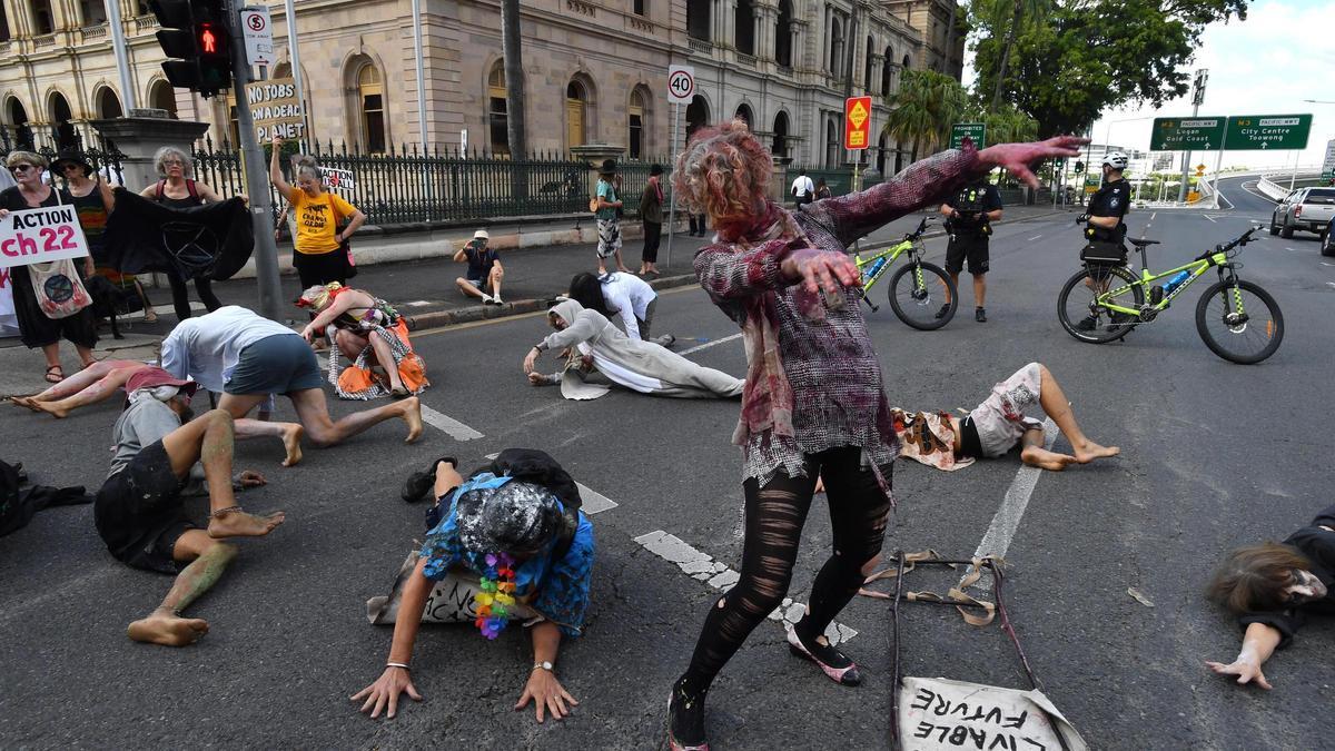 Zombies en una protesta en Inglaterra.
