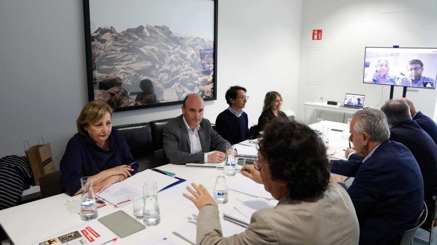 La reunión del patronato del Centro Niemeyer, el pasado viernes. | Mara Villamuza