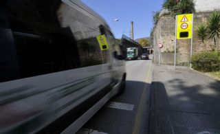 Un radar móvil frenará las "carreras ilegales" en Mieres