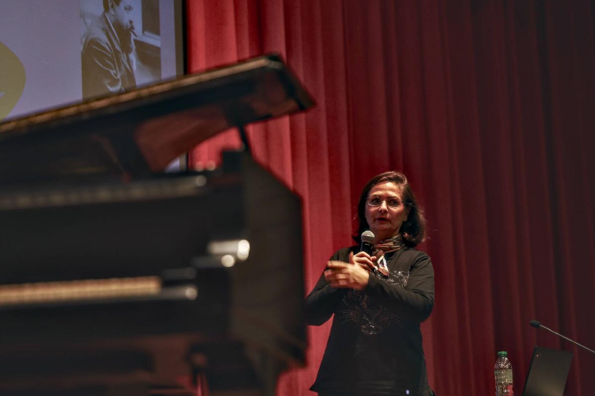 Un momento del concierto-conferencia de Ana Benavides, en la Casa de Cultura de Avilés