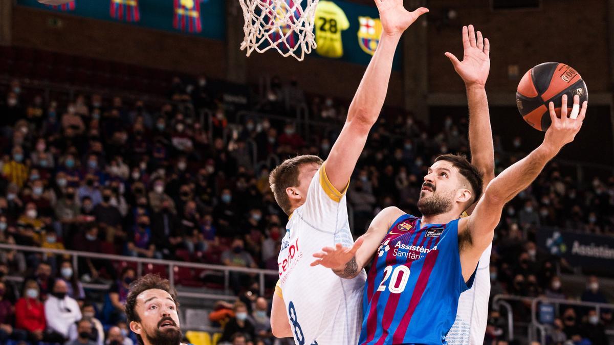 Nico Laprovittola trata de anotar ante el Monbus Obradoiro.