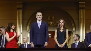Los Reyes inauguran entre aplausos la nueva temporada del Teatro Real, que arranca con 'Adriana Lecouvreur'