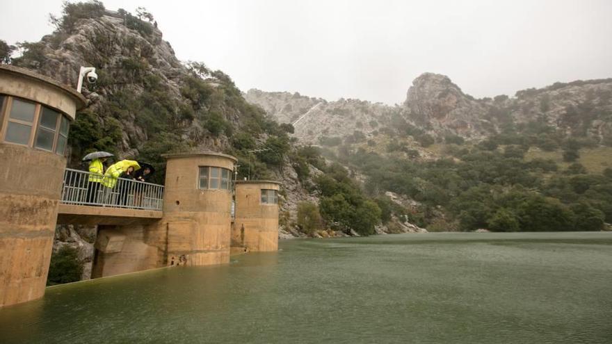 Hartos de las lluvias torrenciales: &quot;Una pesadilla tanta agua y viento&quot;