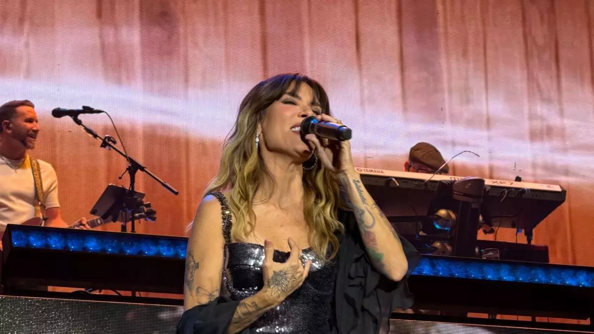 El Roig Arena vibra con Kany García y su gira “Puerta Abierta”