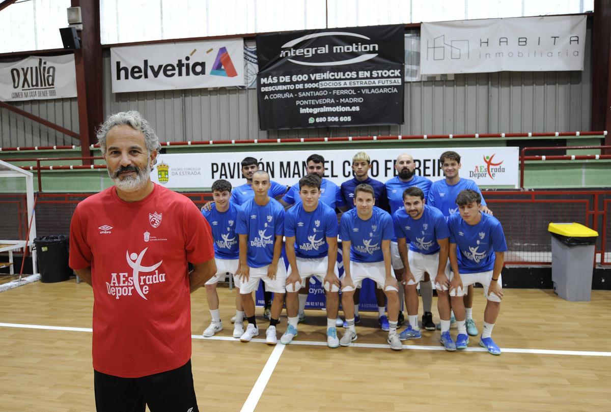 Diego Castro y su equipo, en el Coto Ferreiro.