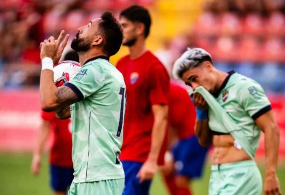 Morales celebra un gol vs CD Teruel