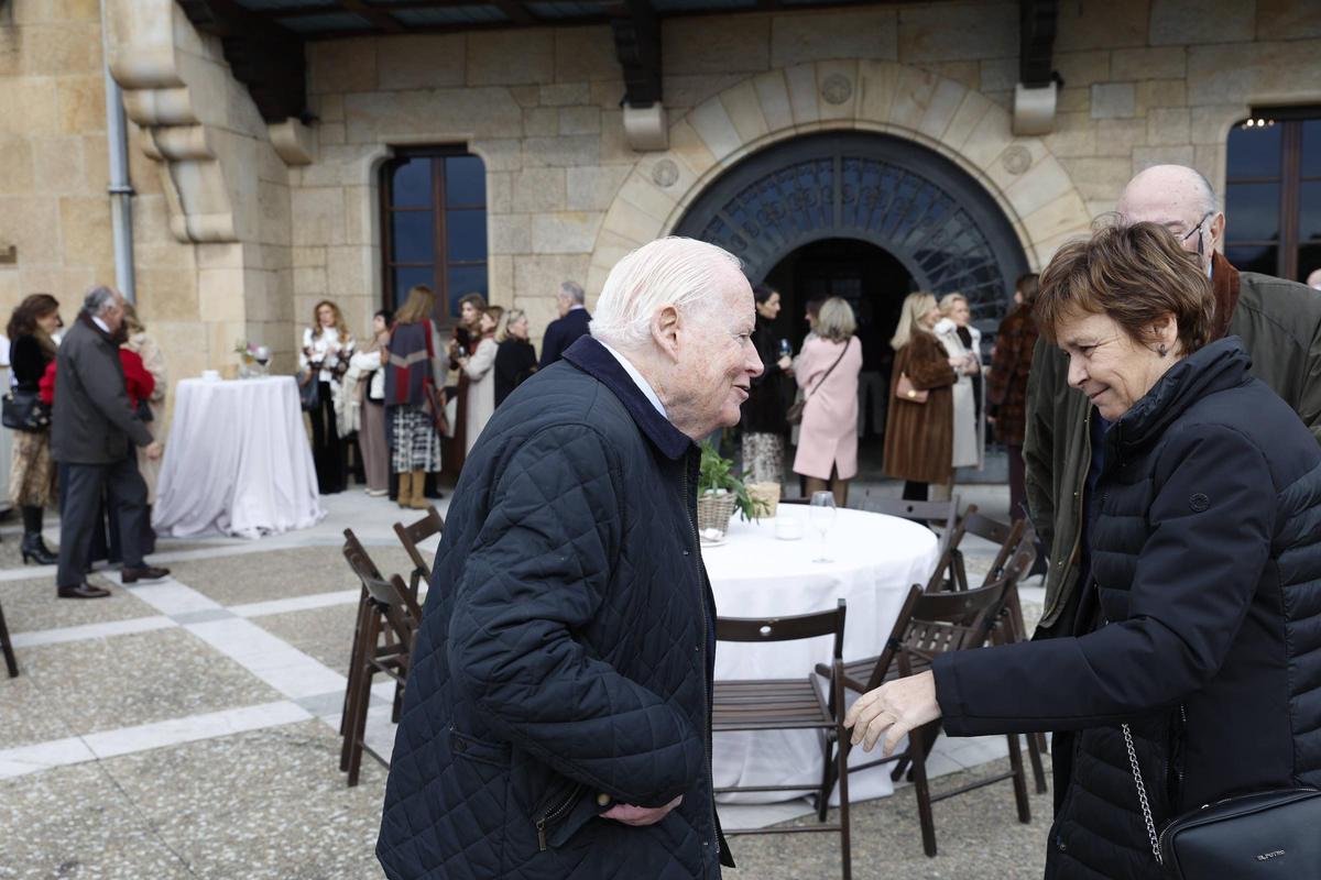 La peña taurina Dávila Miura entrega su premio al mejor toro de la feria de Gijón (en imágenes)