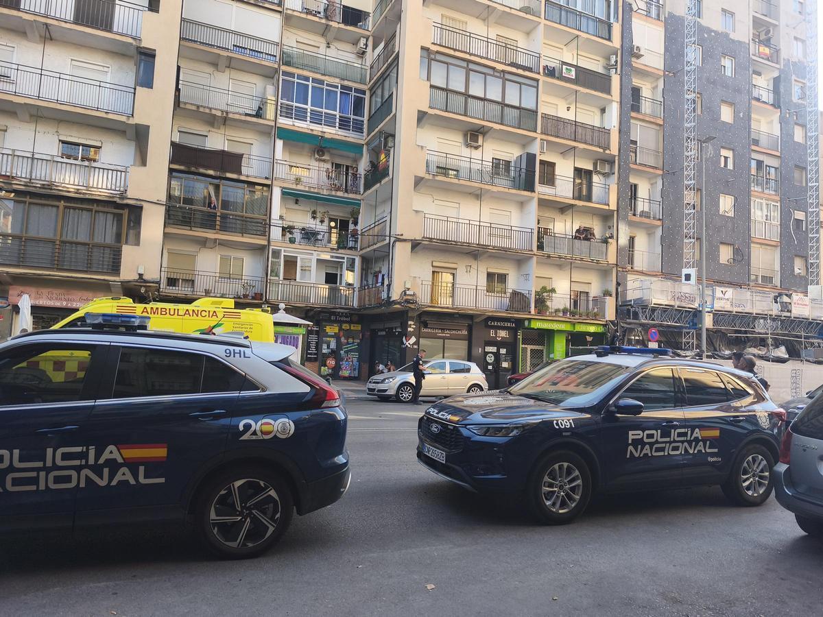 Ambulancia y Policía Nacional en Antonio Hurtado.