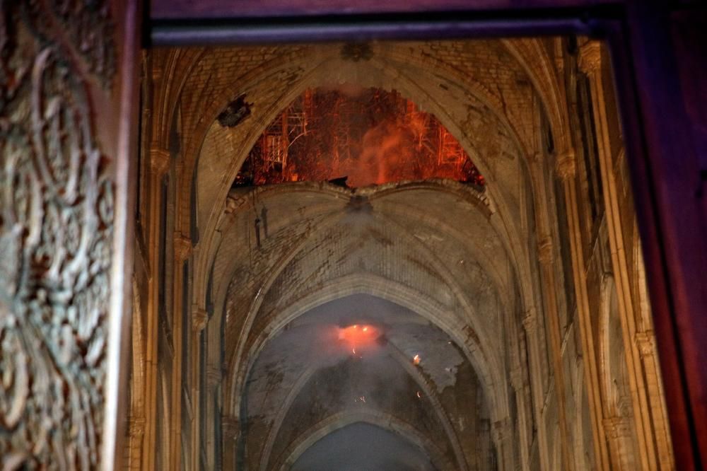 Incendi a la catedral de Notre Dame