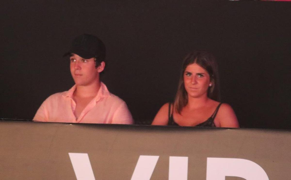 Froilán y su novia, un poco aburridos en el concierto de Juan Luis Guerra en Marbella