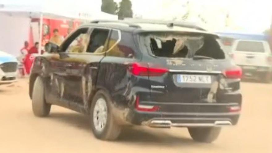 Revientan el coche de Pedro Sánchez durante la visita a Paiporta