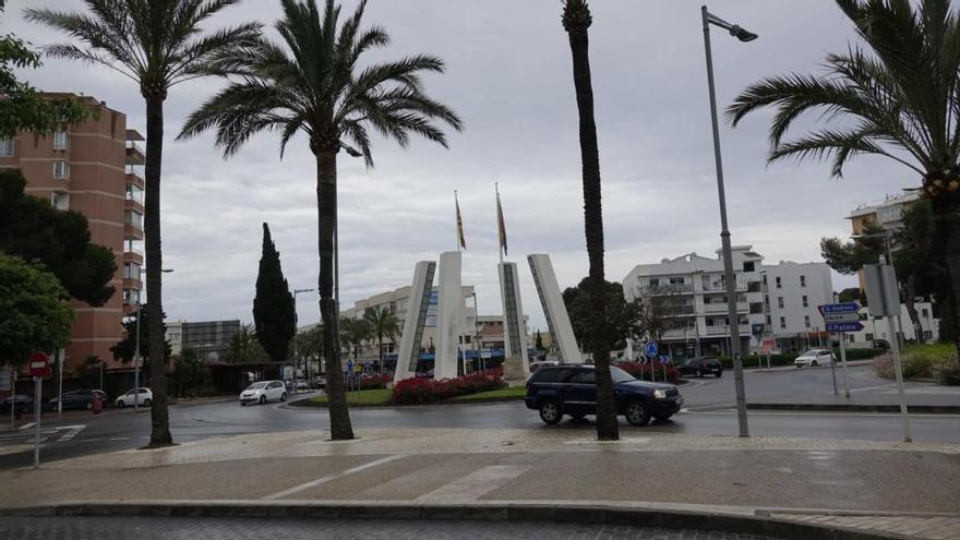 La rotonda de Palmanova, sin cartelería electoral.