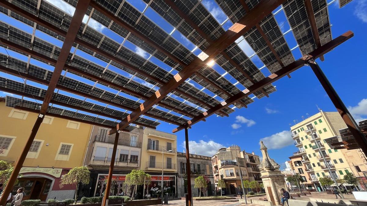 Manacor inicia la instalación de placas solares en sus plazas con dos grandes pérgolas fotovoltaicas en Sant Jaume