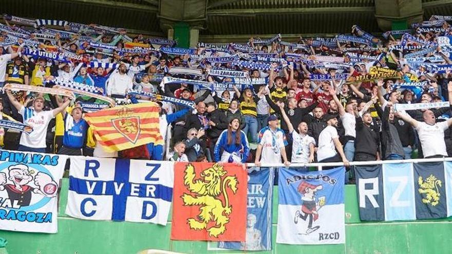 Aficionados zaragocistas en Santander la temporada pasada.