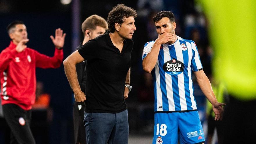 Idiakez habla con Balenziaga durante un partido. |  // CASTELEIRO / ROLLER AGENCIA
