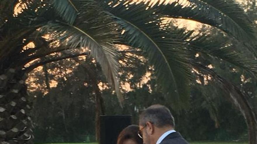 Boda en Maspalomas de los comisarios Sagrario de León y Antonio Jarabo