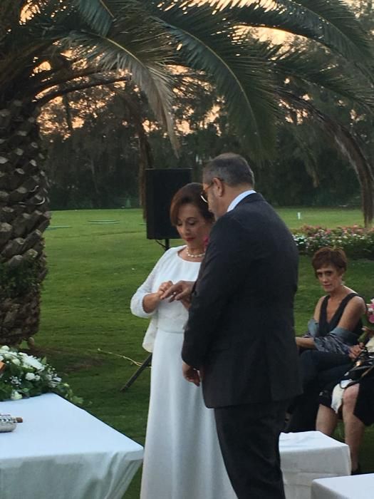 Boda en Maspalomas de los comisarios Sagrario de León y Antonio Jarabo