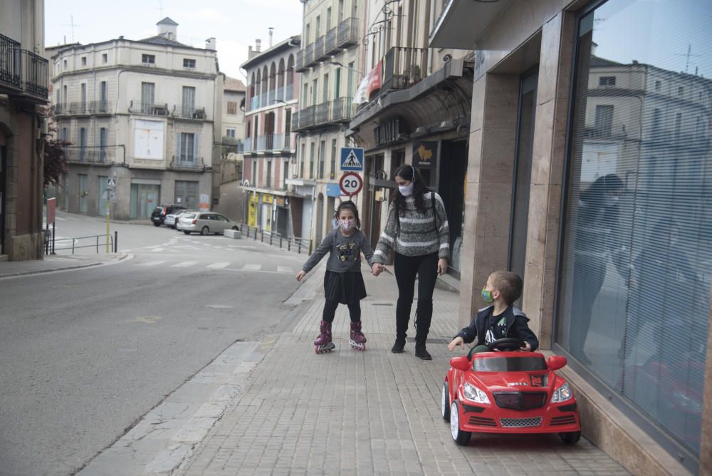 Els menors de 14 anys poden sortir a passejar una hora al dia acompanyats d''un adult