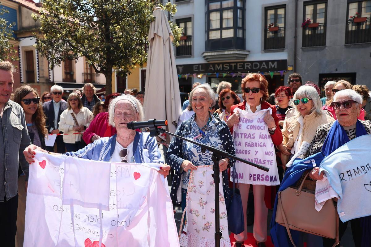GIJÓN. Plaza del Lavaderu. Acto de homenaje a Rambal por el 50 aniversario de su asesinato GIJÓN. Plaza del Lavaderu. Acto de homenaje a Rambal por el 50 aniversario de su asesinato